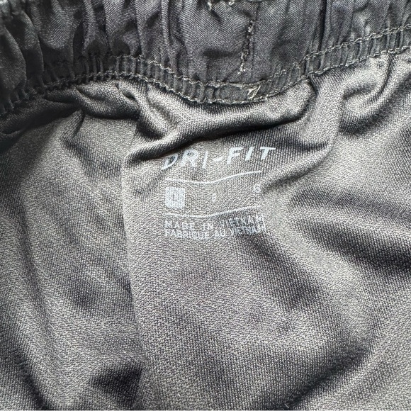 Nike Gray Athletic Shorts Lightweight Elastic Waistband - Picture 6 of 9